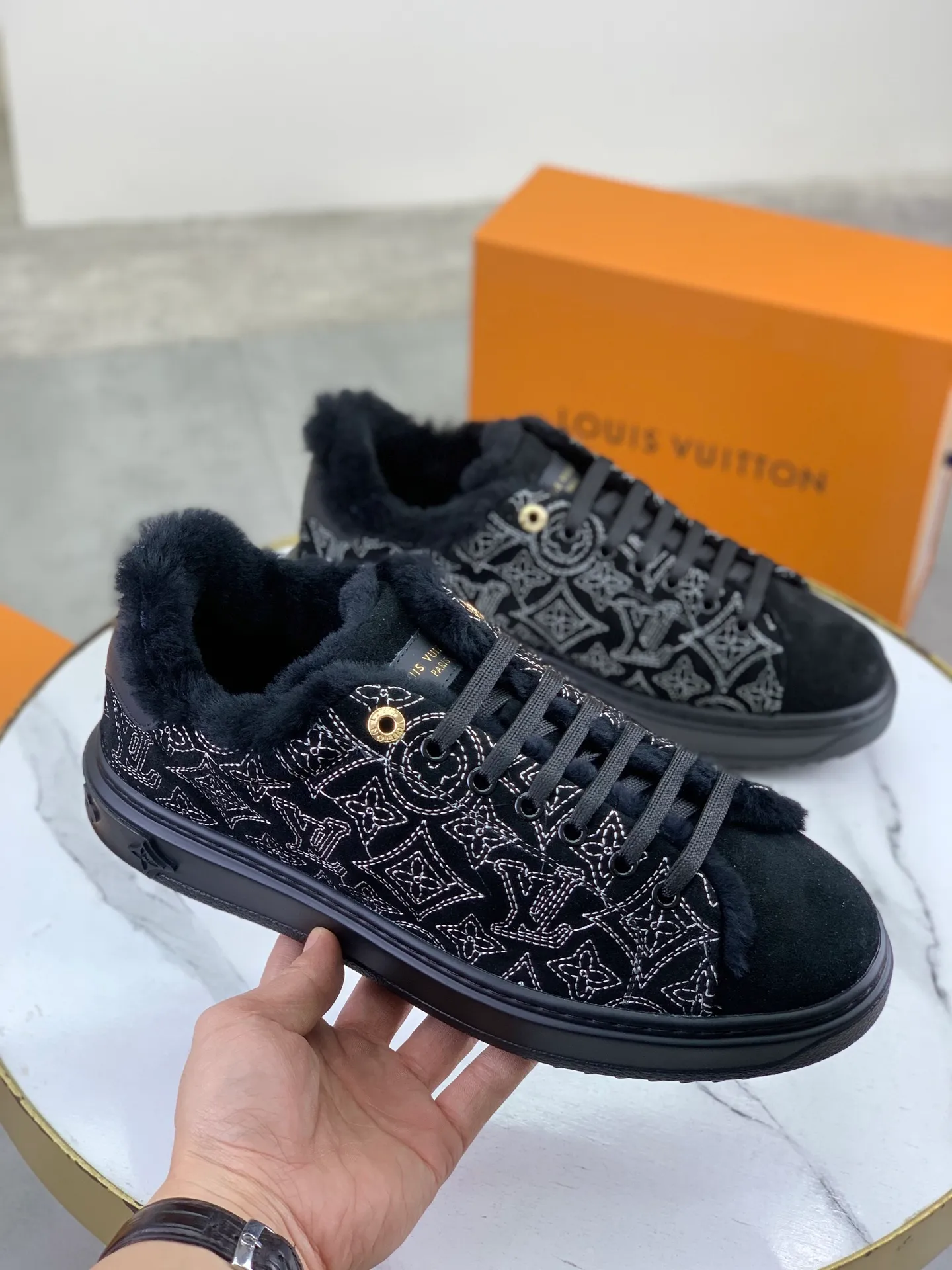Factory price P740 Wool lining 💶 Top version [LOUIS VUITTON] Couple 🧑‍🤝‍🧑 Craftsman style Counter series (original order) New style 🍀LV Louis Vuitton - top version LV classic high-top trendy shoes! Made of imported original craft calfskin, original warm wool lining, and original wear-resistant, lightweight, high-end TPU outsole! High quality products! 3️⃣ colors available, code numbers: female 35-39, male 39-44 (female 40, male 45 46 customized)